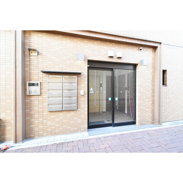 青木ビルのエントランス