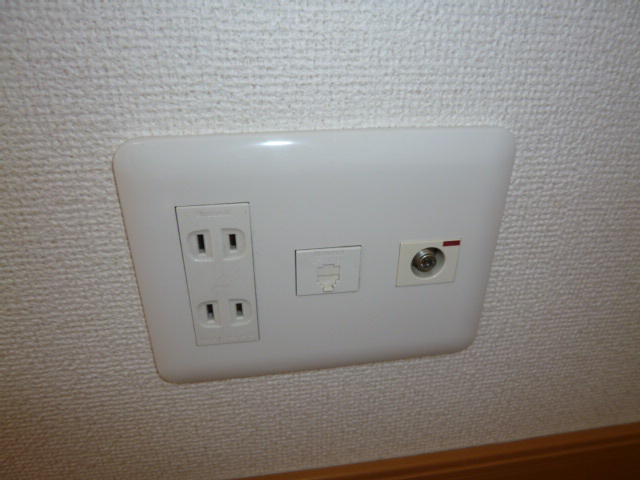フランSYの設備|電話モジュラー・TVジャック