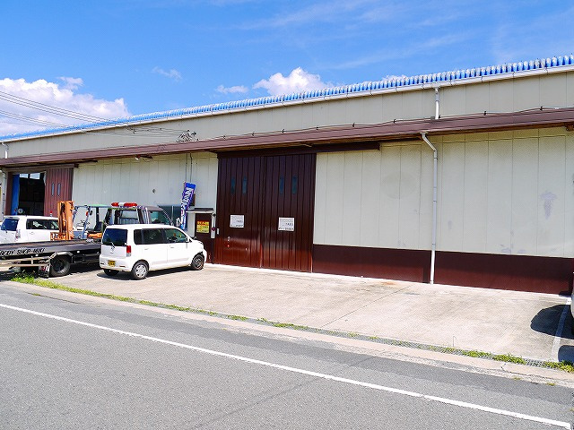 永船様工場の駐車場
