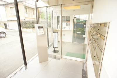 【エントランス】 | マノー取手八番館