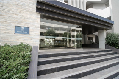 【外観】 | レノス港北ブリジアコート | 重厚感のあるエントランスです。