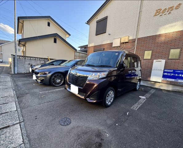 ベーネの駐車場