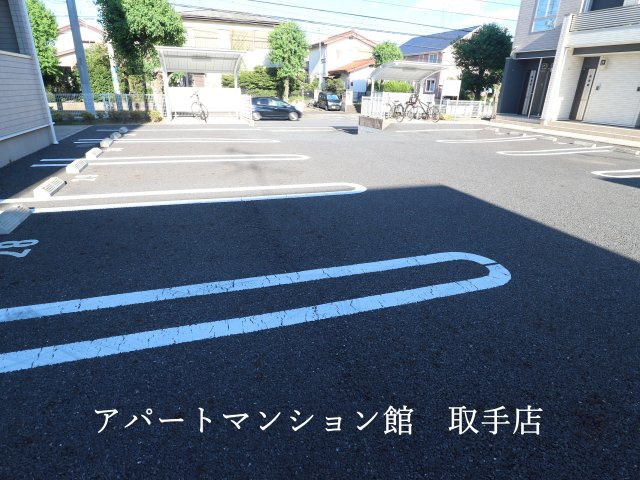 シャン・ド・フルールⅢの駐車場