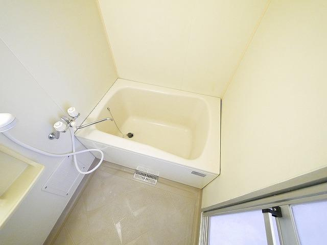 カーサ前栽の浴室|シンプルなお風呂はお掃除もしやすいです