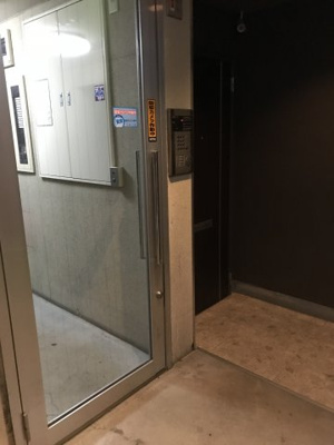 【エントランス】 | ロイヤルコート８番館