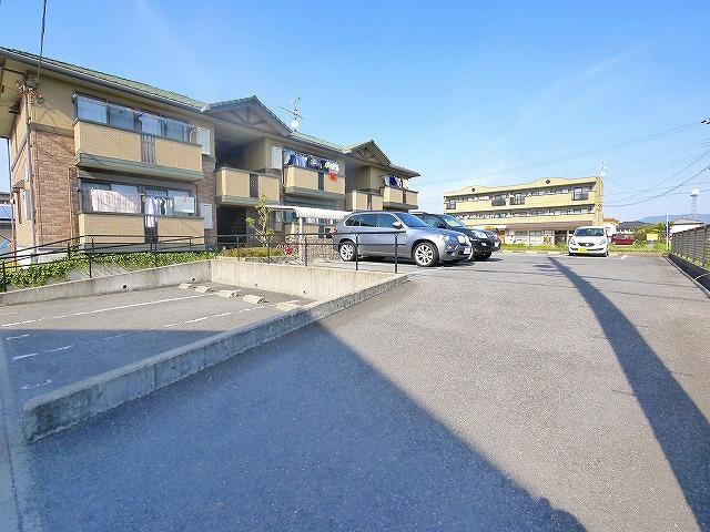 ウィルモア西大寺の駐車場