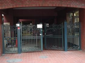 文京区湯島２丁目の賃貸マンションのエントランス