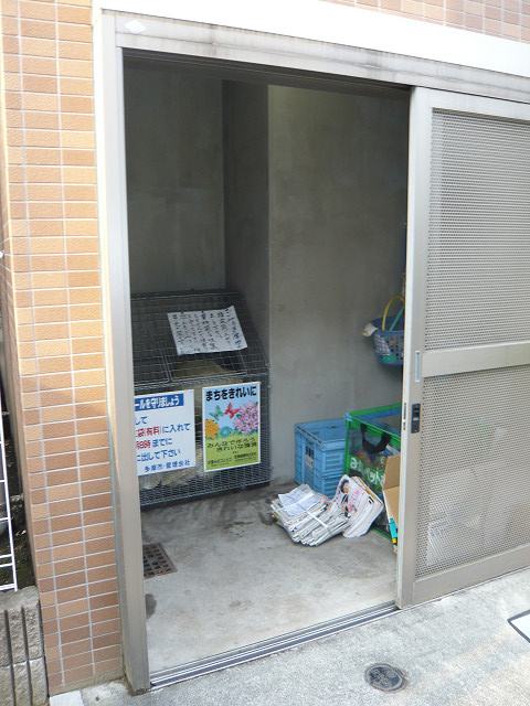 多摩市永山１丁目の賃貸マンションのその他共用部分|敷地内ゴミ置場あり【SunAnela】