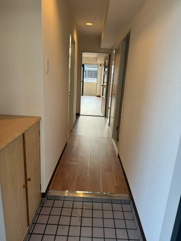 ヤマダマンションの玄関