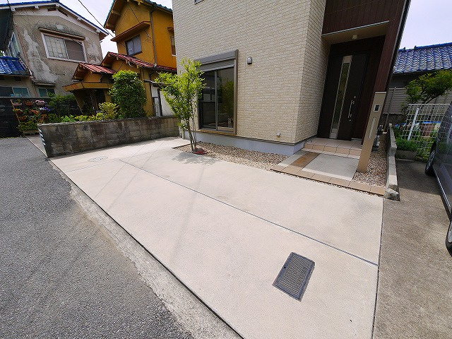 大安寺1丁目戸建の駐車場|駐車場は2台付きです。