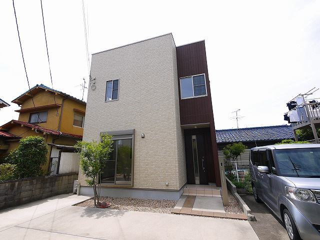 大安寺1丁目戸建の外観|キレイな外観です。