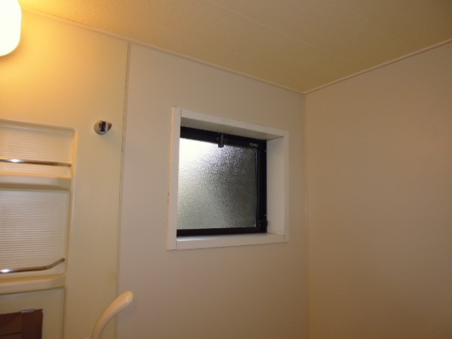 セジュール明石Ａの浴室|風呂窓