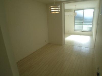 【洋室】 | パロス月見山ノースヒル