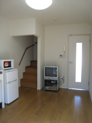 【居間・リビング】 | ミカドB | TV、冷蔵庫、電子レンジ付きです