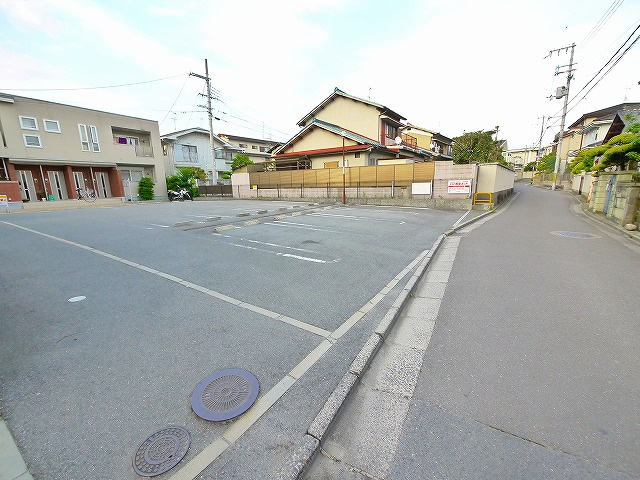 エクセレント佐保Ｃの駐車場