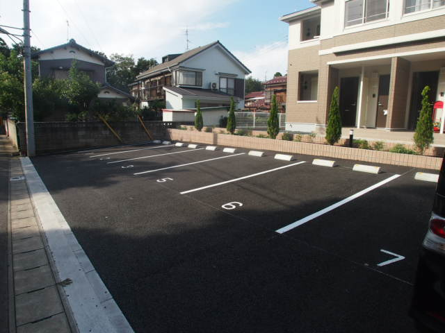 ハピネスの駐車場