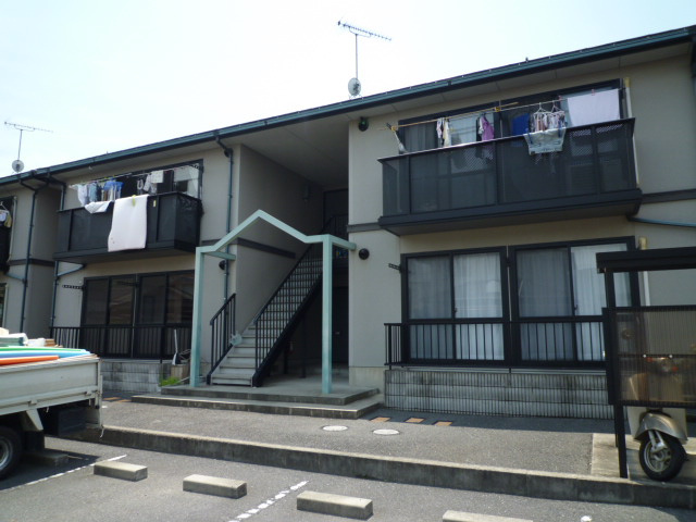 総社市清音上中島のアパートの外観
