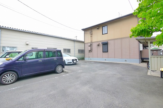 セピアコート西九条の駐車場|車をお持ちの方に嬉しい駐車場付きの物件です