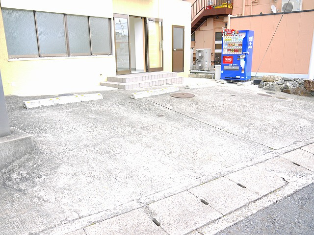 Ｍ’Ｓビルの駐車場|駐車場に車を止められます
