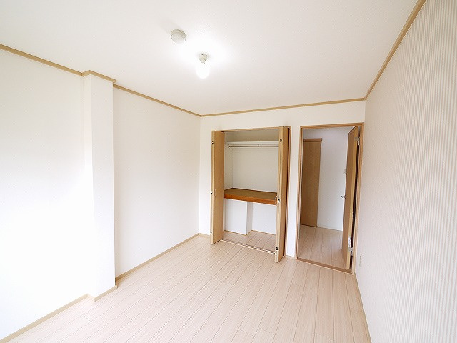 サンハイツ上村の洋室