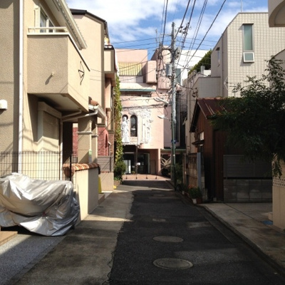 【周辺】 | メイプルコート(表参道賃貸一戸建て) | 前面道路