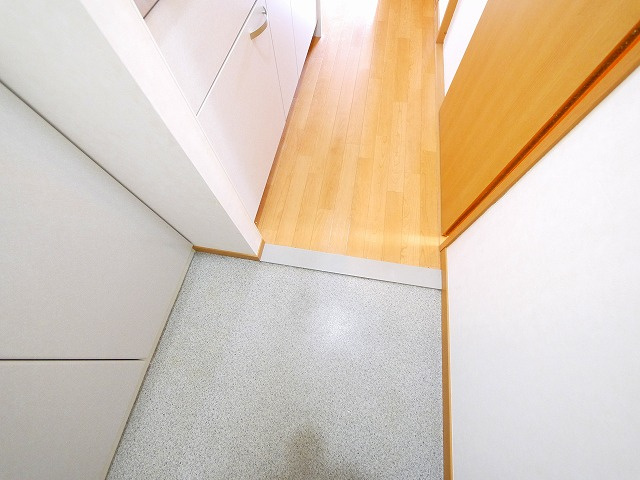 レーブ秋篠の玄関