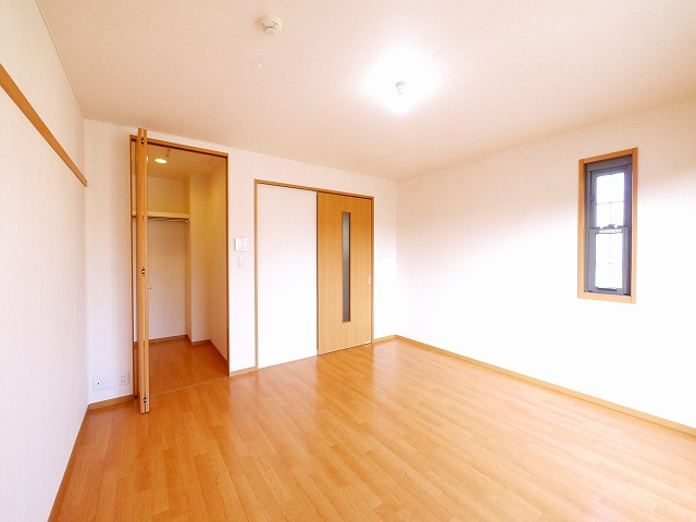 レーブ秋篠の居間・リビング