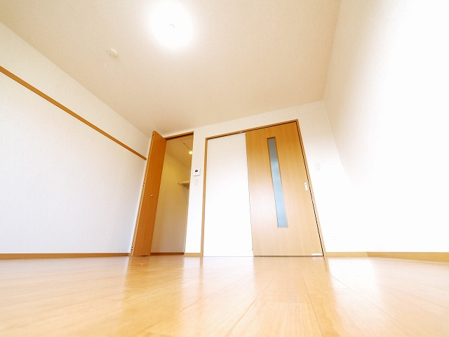 レーブ秋篠の居間・リビング