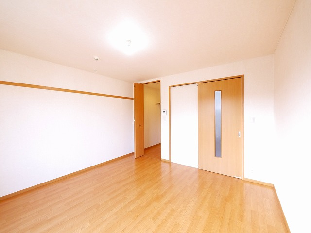 レーブ秋篠の居間・リビング