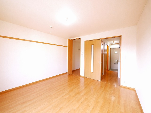 レーブ秋篠の居間・リビング