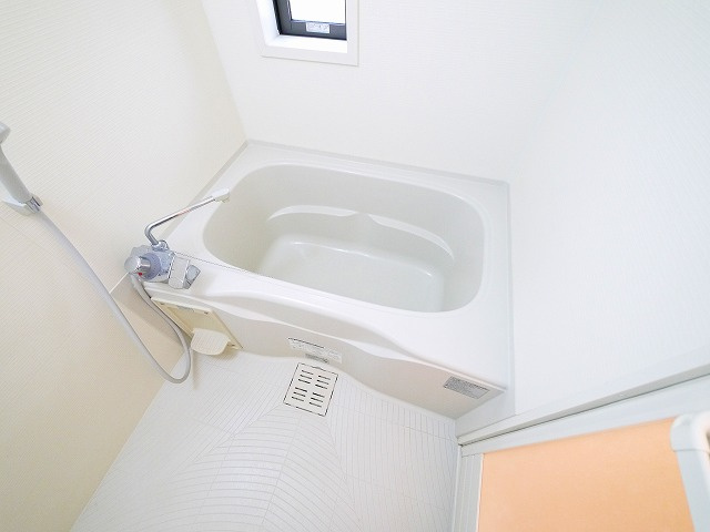 レーブ秋篠の浴室