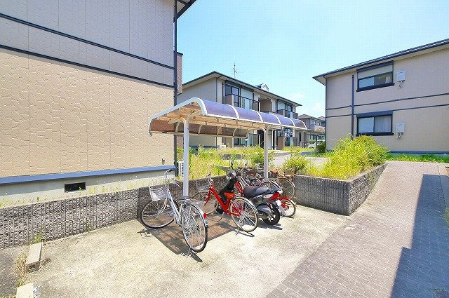 ファミール州見　A棟のその他共用部分|屋根付き駐輪場です