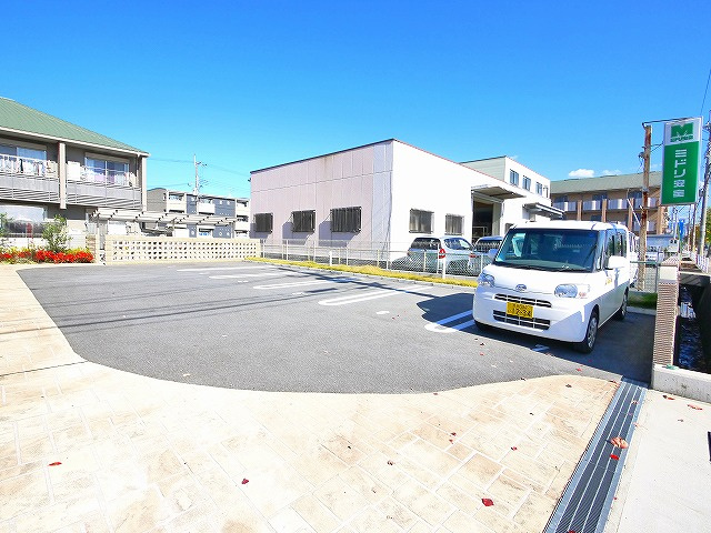 オリーブの駐車場