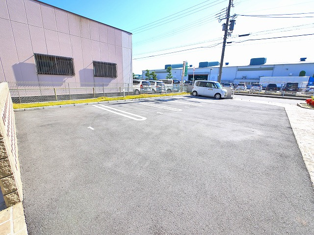 オリーブの駐車場