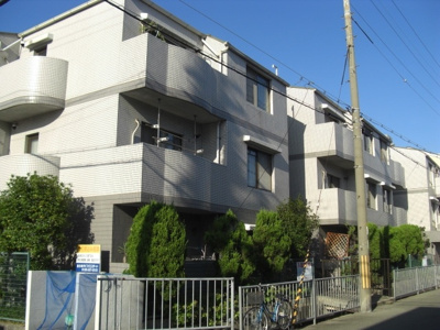 【外観】 | ロイヤルハイツ歌園Ⅱ | RC造の３階建てマンション★