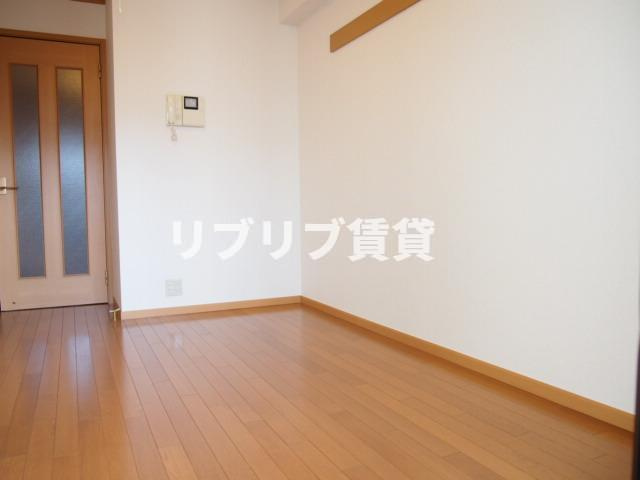 セモア中山の居間・リビング