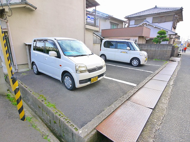 松本住宅の駐車場