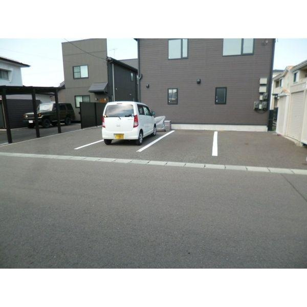 M-ROOM(エムルーム)の駐車場