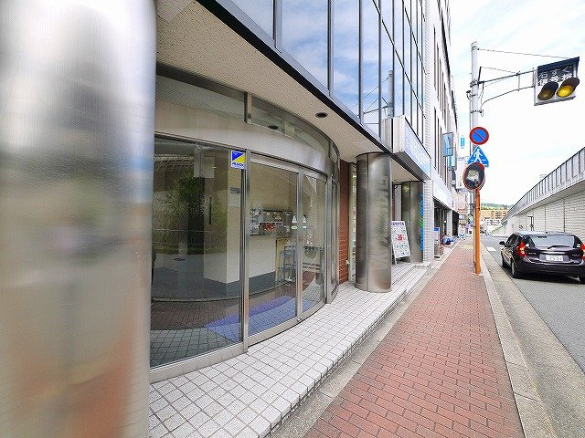 田中ビルのエントランス