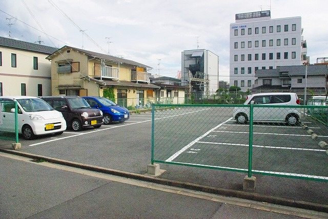 新生モータープール