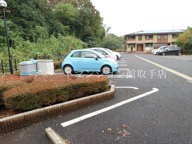 パーク・ヒルズ利根 参番館の駐車場