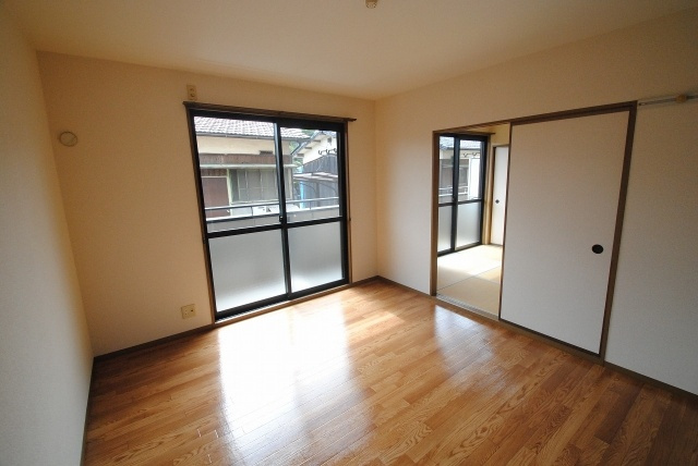 ジュネス御井の居間・リビング