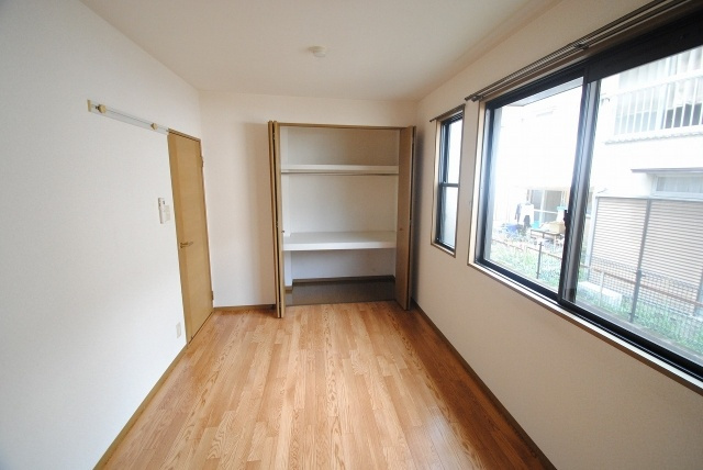 ジュネス御井の洋室