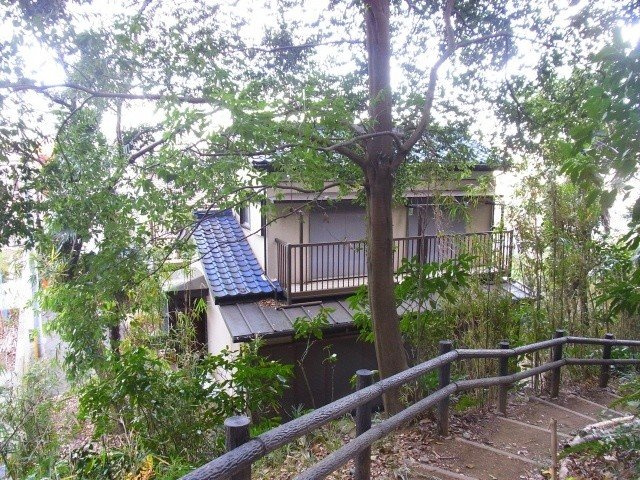【 売主 】横浜市港北区師岡町　戸建の外観|南側より撮影（みぞうの公園ハイキングコース）