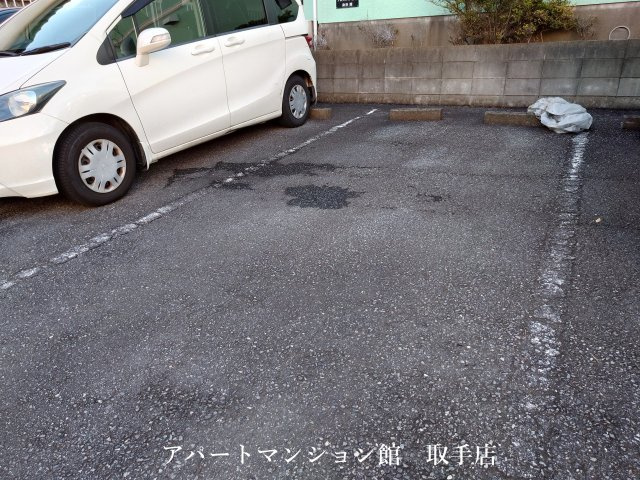 アネックス戸頭Aの駐車場