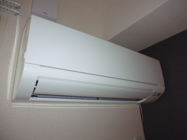 キャスバルＢの居間・リビング|エアコン