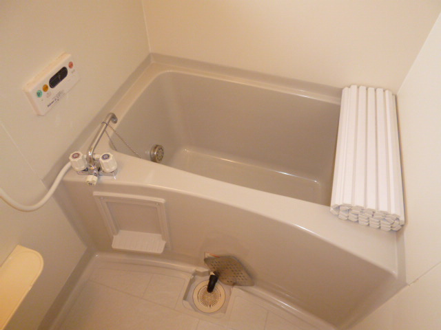 グランソレイユ　Ｃの浴室