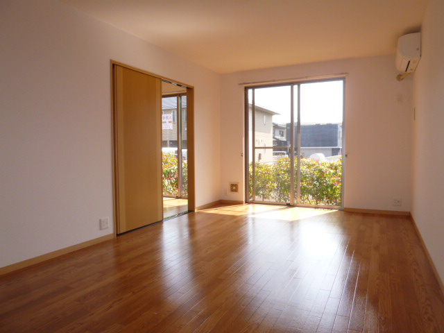 グランソレイユ　Ｃの居間・リビング