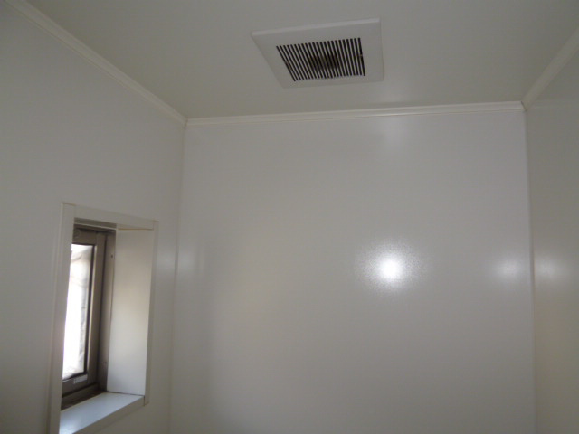 フォンティーヌＣの浴室|浴室窓・換気扇