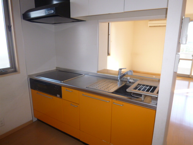 フォンティーヌＣのキッチン|３口IHコンロ付きシステムキッチン